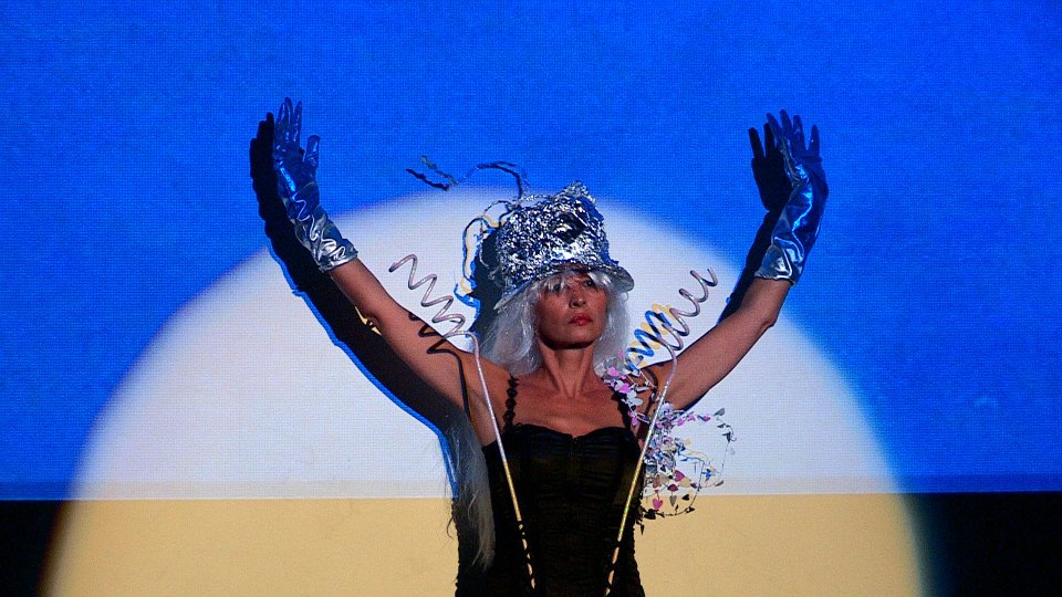 535979_416271191737745_1382302782_n